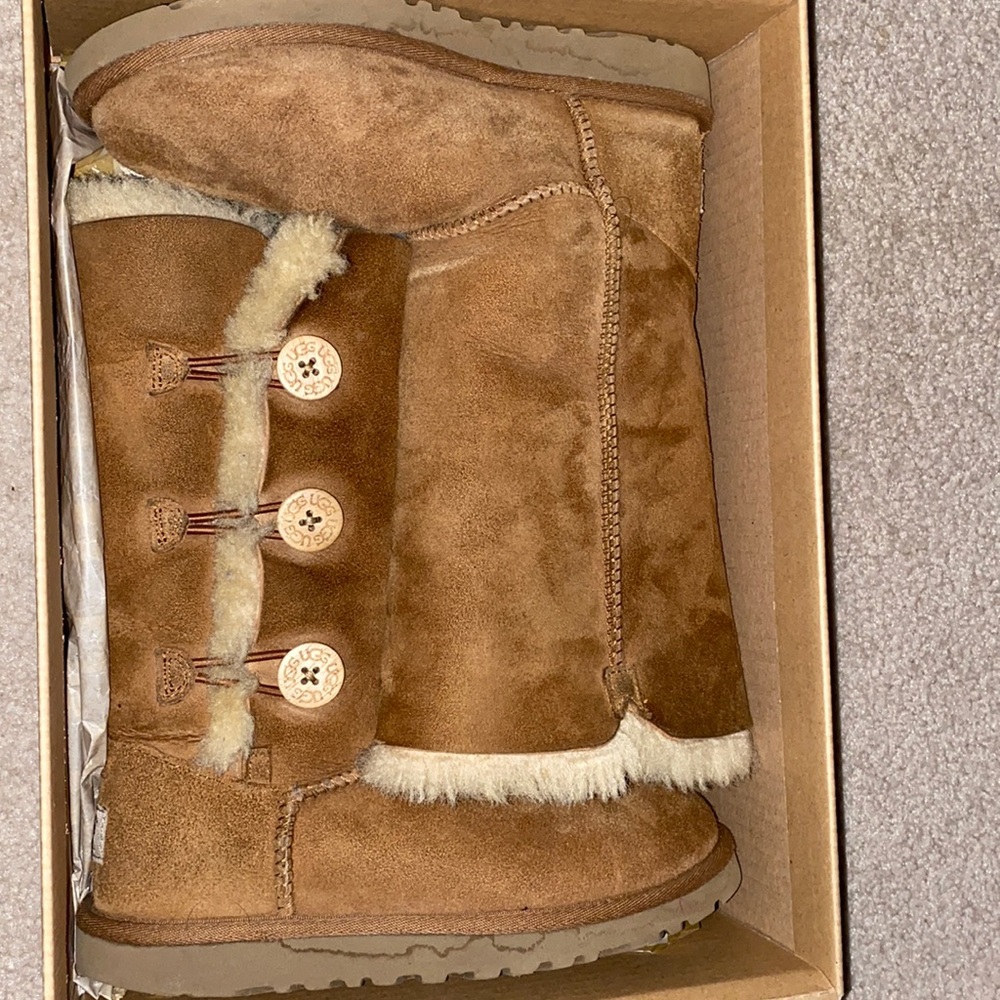 COPY - UGG Boots triple button